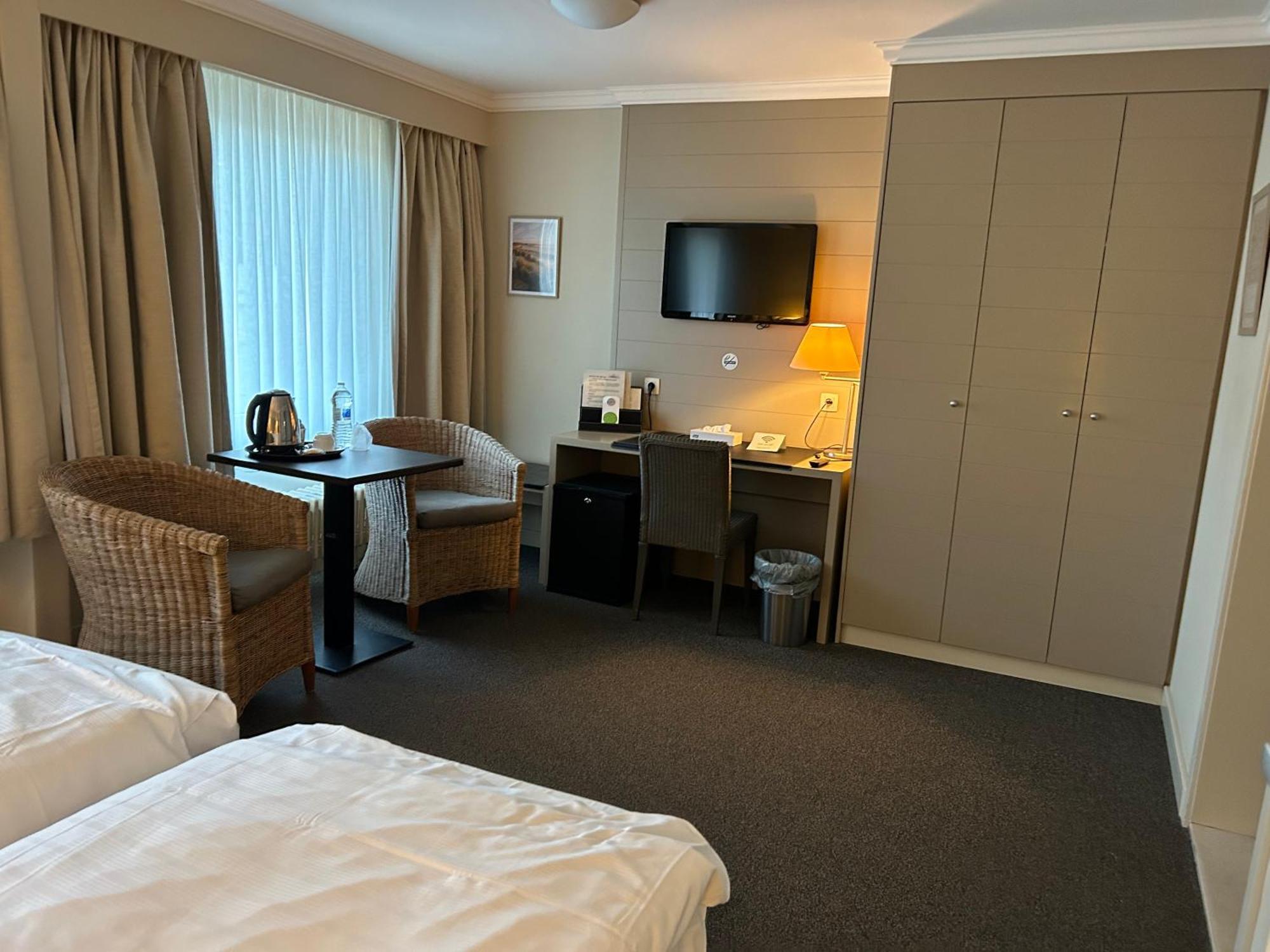 ברוז' Hotel Atlas מראה חיצוני תמונה